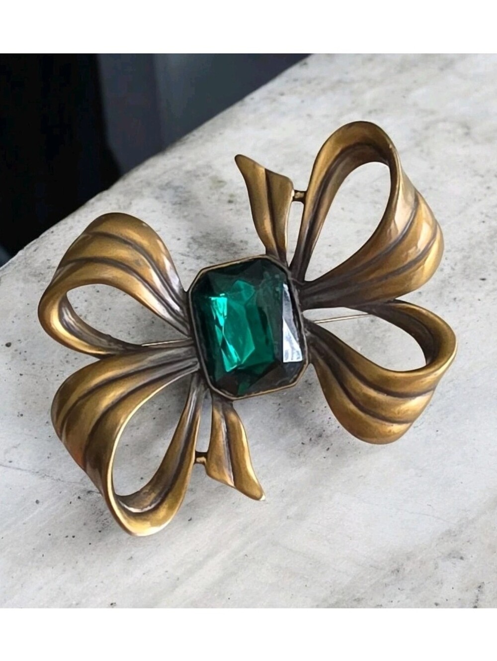 Vintage Mid Century Large Modern Bow Brooch Emerald Green Glass Stone Rhinestone